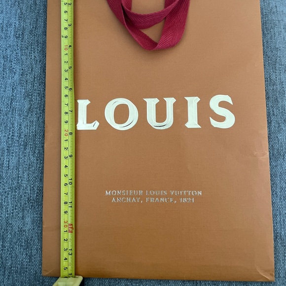 LOUIS VUITTON - Authentic Gift bag 🛍 Sz: 9 3/4” W x 14” H x 4 1/4” D - Picture 2 of 7